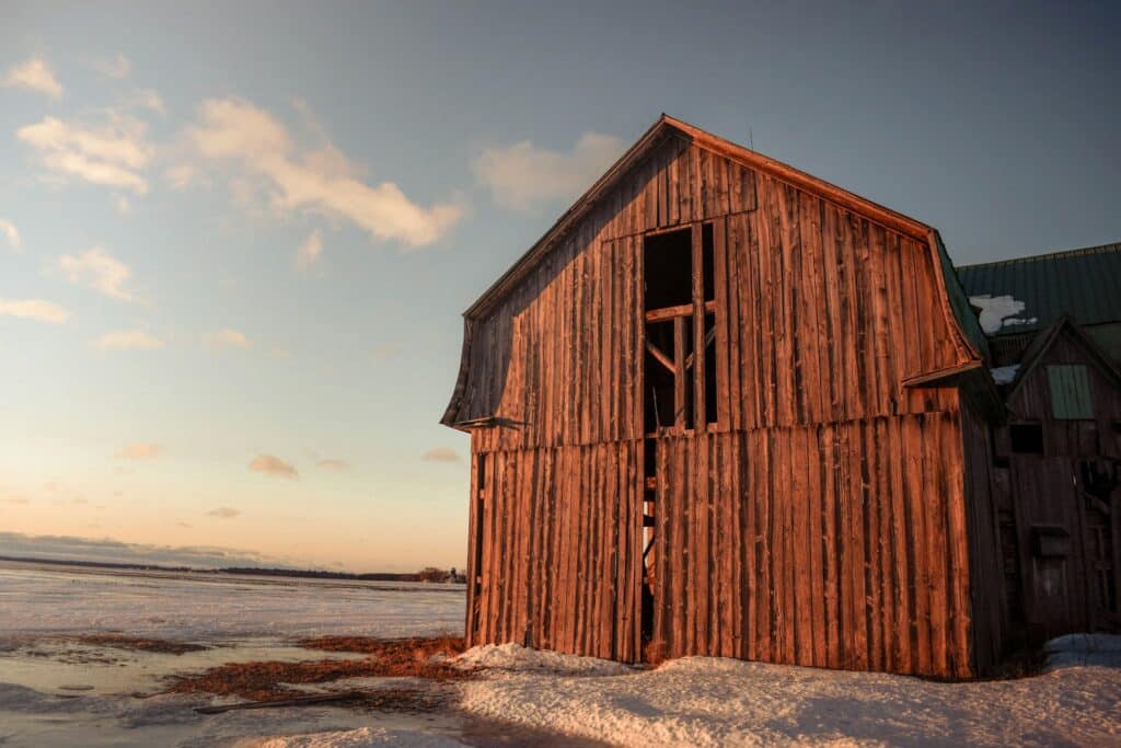 A barn on a winter day